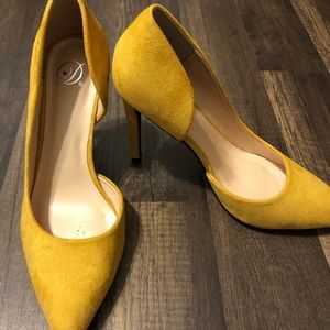 Mustard Pointed Toe Heel